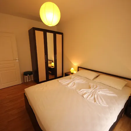 Menada Romance Marine Slăntjev Brjag